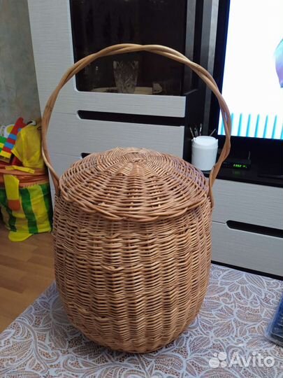 Корзина плетеная с крышкой