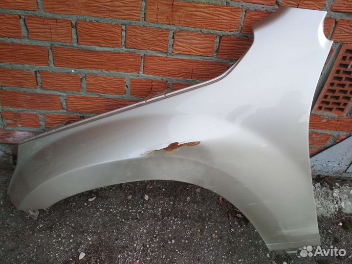 Крыло на Сузуки гранд витару 2011