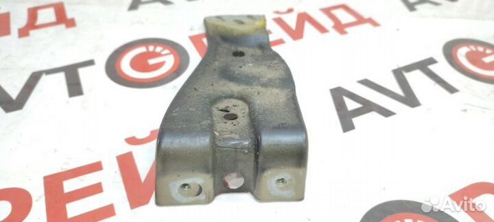 Крепление крыла переднее левое Volkswagen Passat