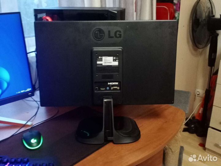 Монитор LG 19