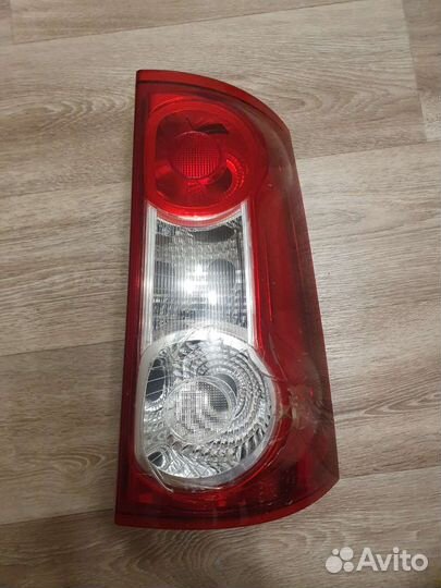 Фонарь задний правый на LADA Largus