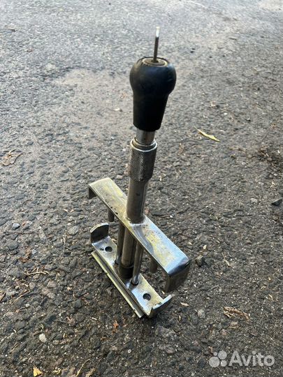 Противоугонный замок на педали