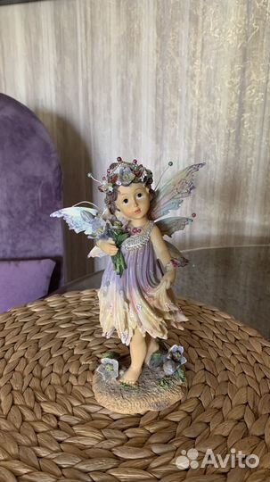 Статуэтки разные и подсвечники