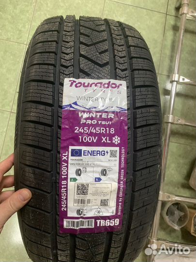 Tourador Winter Pro TSU1 245/45 R18