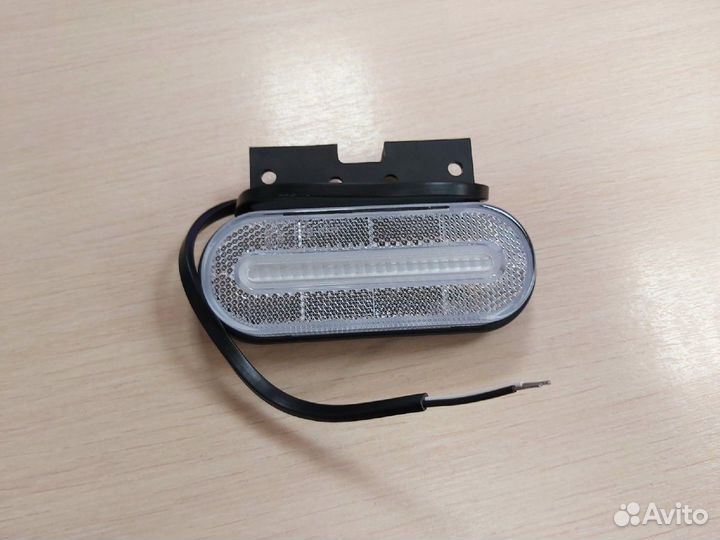 Фонарь габаритный прицепа FT-070 LED с кронштейно