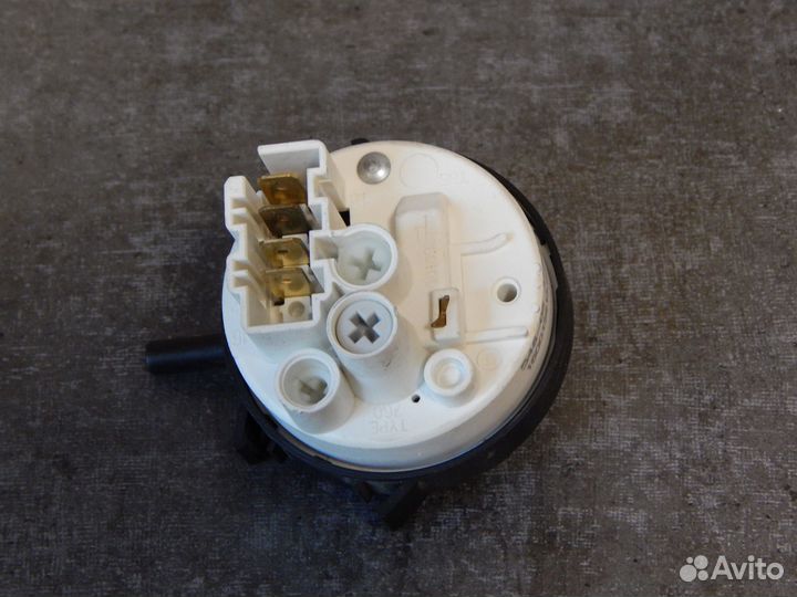 Датчик уровня воды ст.машины Ariston 37650056