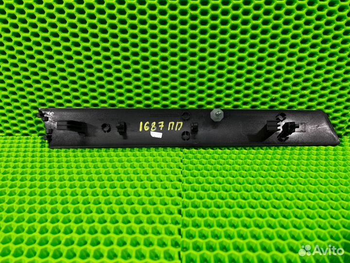 Накладка двери передняя правая Volkswagen Touareg