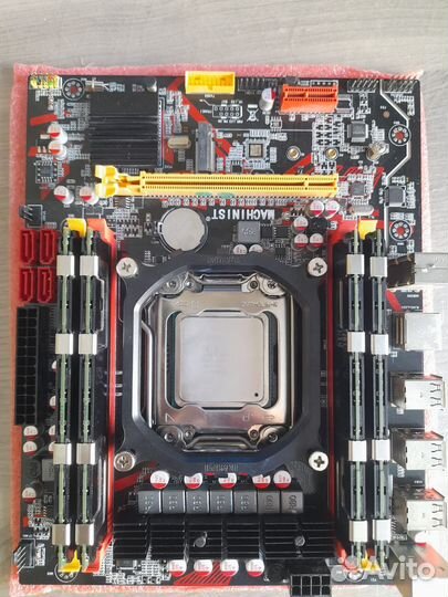 Материнская плата с процессором и памятью