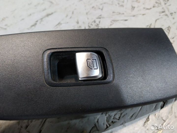 Кнопка стеклоподъемника передняя правая Mercedes