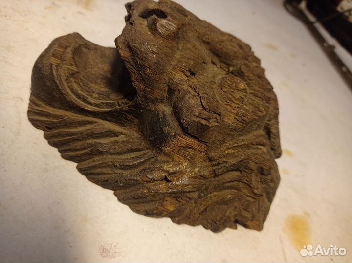 Барельеф, навершие,голова льва