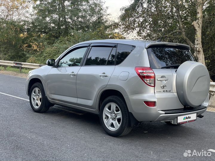 Toyota RAV4, 2010