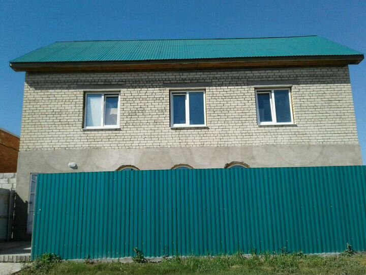 Коттедж 330 м² на участке 10 сот.