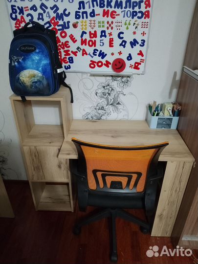 Письменный стол для школьника со шкафом