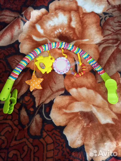 Дуга с игрушками