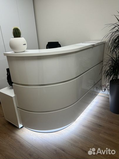 Стойка ресепшн