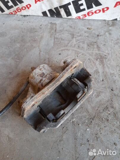 Суппорт передний правый Kia Ceed 2009