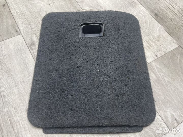 Крышка правого кармана в багажнике Audi A6 C5