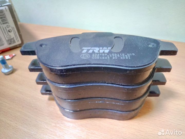 Тормозные колодки передние GDB 1624 (комплект)