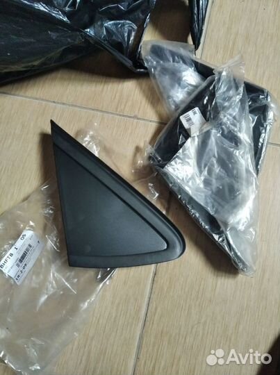 Треугольник около зеркала на Polo Sedan