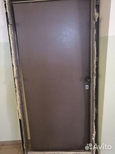 Дверь входная металлическая от застройщика