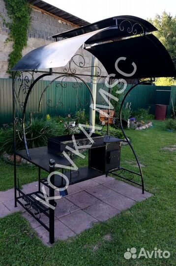 Мангал с крышей
