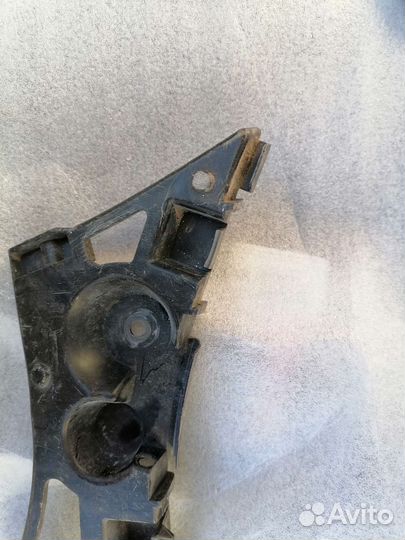 Renault Logan 2 Кронштейн заднего бампера Левый