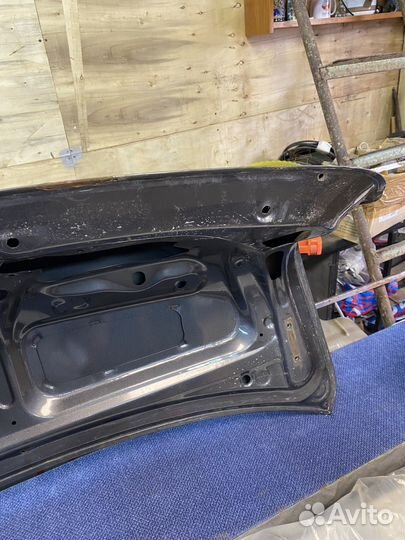 Крышка багажника на Toyota corolla