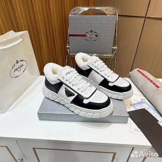 Сникеры мужские Prada кожа мех белые