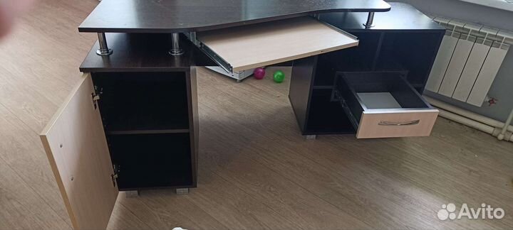 Угловой письменный стол