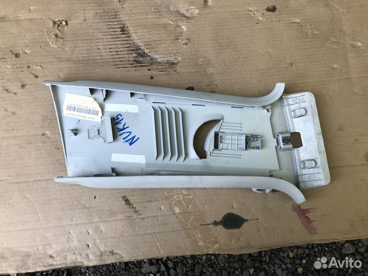 Обшивка средней стойки Volkswagen Tiguan 11-17