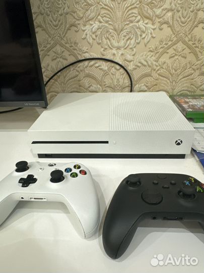 Xbox One s 2 геймпада 1tb