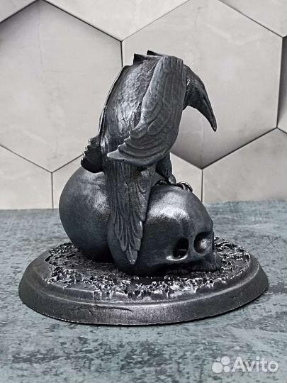Статуэтка ворон на черепах под серебро