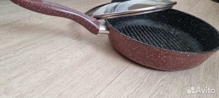 Сковорода гриль с крышкой 26 см