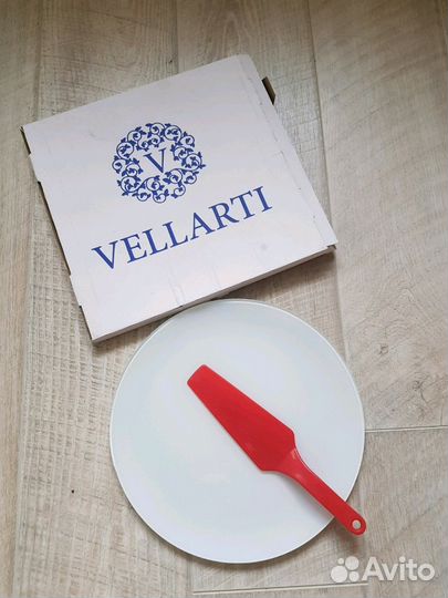 Тортовница с лопаткой