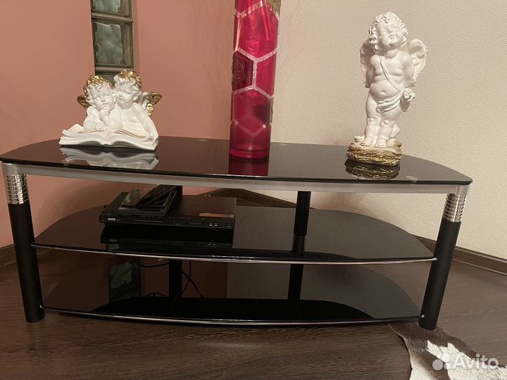 Столик (под телевизор)