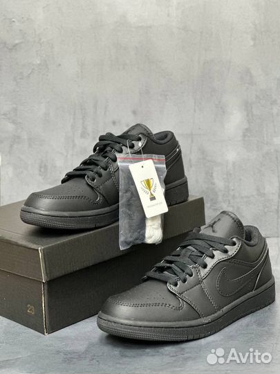 Кроссовки Nike Air Jordan 1 Low Triple Black