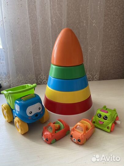 Пирамидка и машинки для малышей