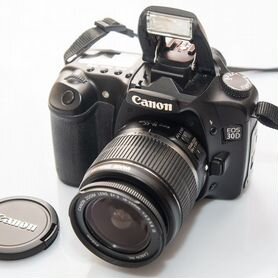 Canon 30 D с объективом EF-S 18-55 IS