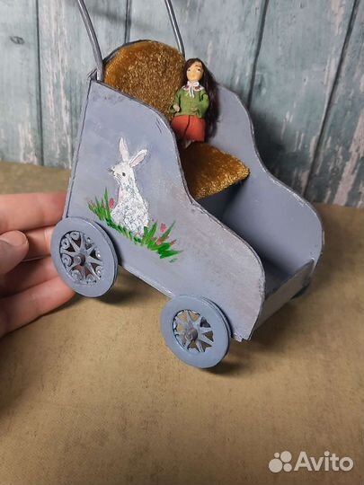 Коляска для кукол в ретро-стиле