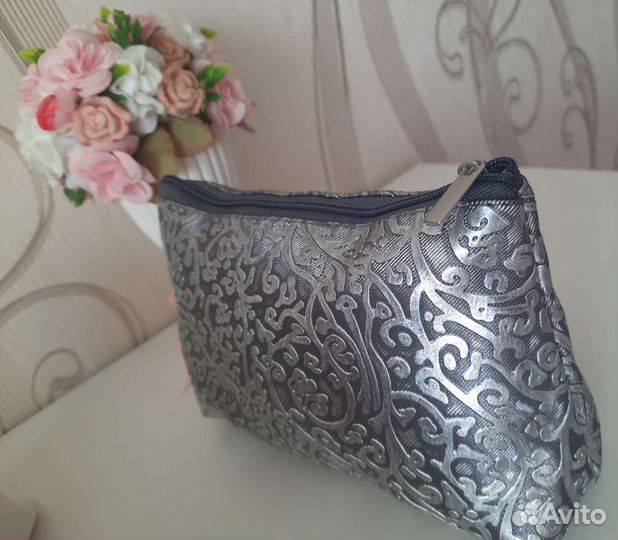 Косметичка серебряная