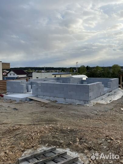 Подсобный рабочий на стройку