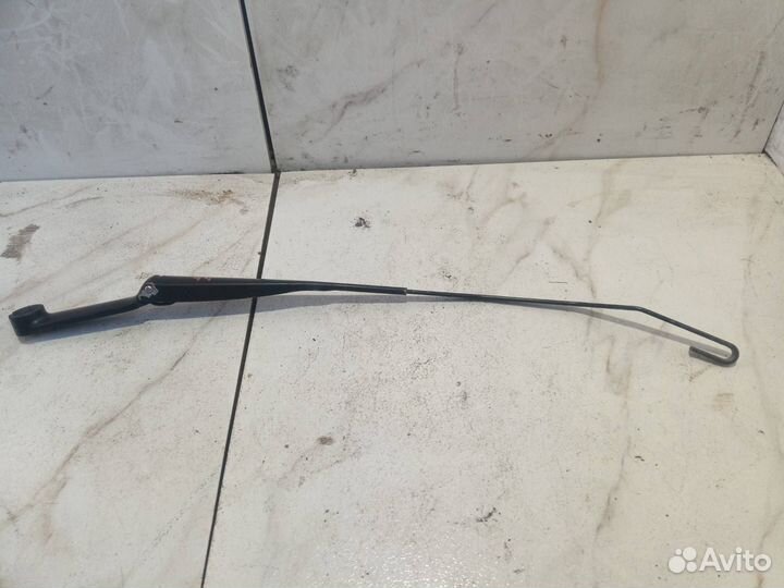 Поводок стеклоочистителя правый LADA Kalina 2012