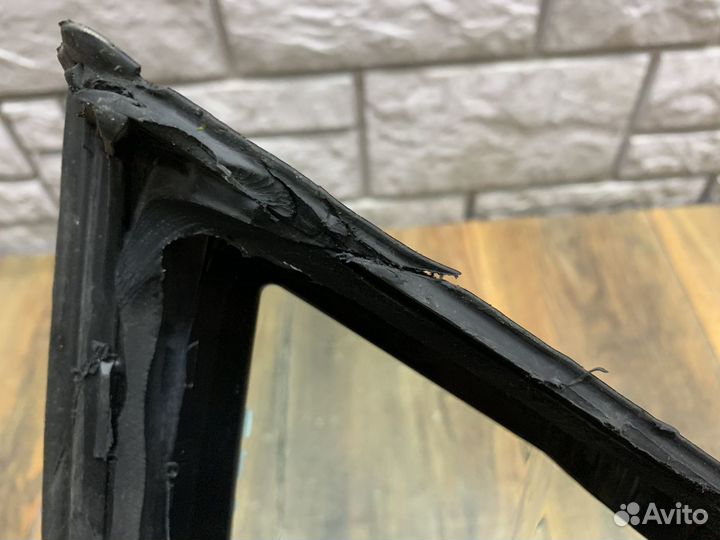 Seat Leon (1P1) Стекло кузовное глухое левое