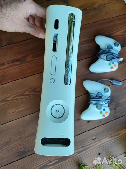 Xbox 360 + Игры + 2 джоя