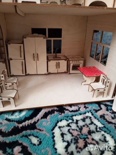 Кукольный домик с мебелью