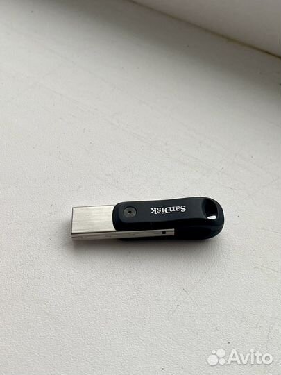 Флешка для iPhone SanDisk iXpand Flash Drive Go