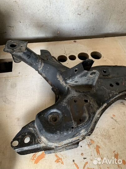 Балка подмоторная на Тойота Rav 4