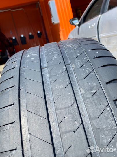 Accelera 651 265/40 R21