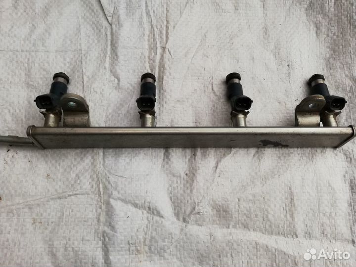 Рампа топливные форсунки Mitsubishi Galant 9