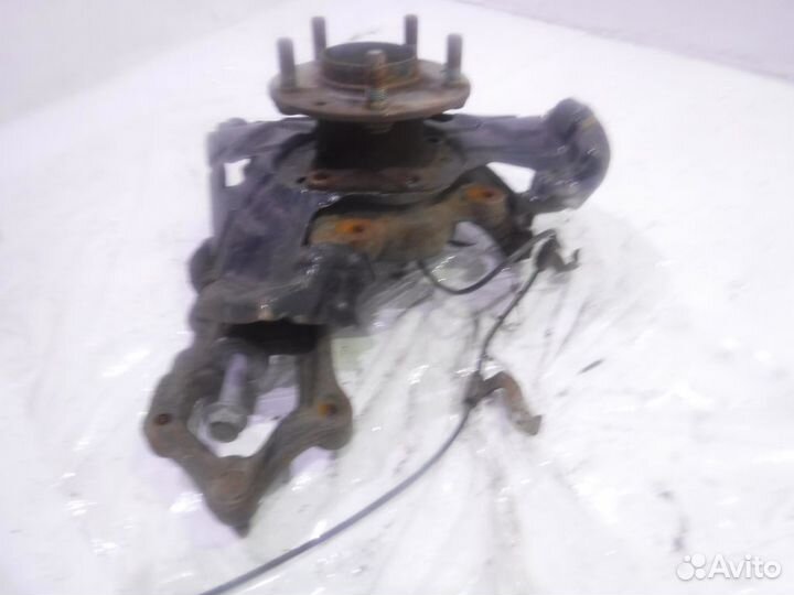 Кулак задний правый Мазда